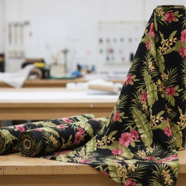 Gorgeous Hawaiian print bark cloth yardage